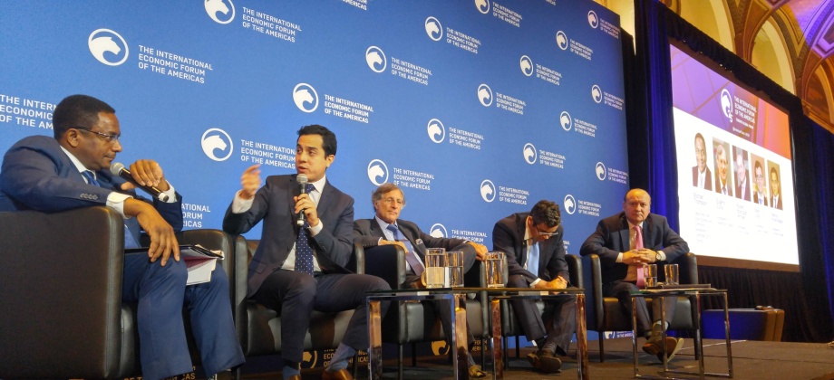 Embajador en Canadá promocionó el programa de  Economía Naranja en el Foro Económico Global 
