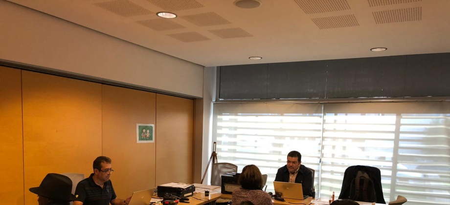 Consulado Móvil atendió a colombianos en Mahón
