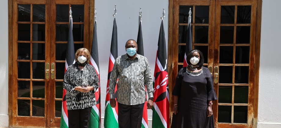 Embajadora Greiff presenta cartas credenciales ante el Presidente de Kenia
