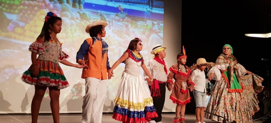 Colombianos en Bilbao disfrutaron de una muestra cultural de danza, teatro, poesía y música