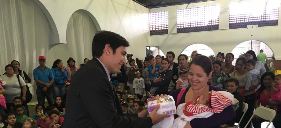 Embajada de Colombia en Costa Rica celebró la navidad con donación de regalos a niños 