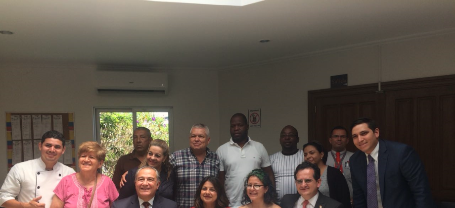 Vicepresidente de la República, Óscar Naranjo Trujillo, saludó a colombianos en Costa Rica