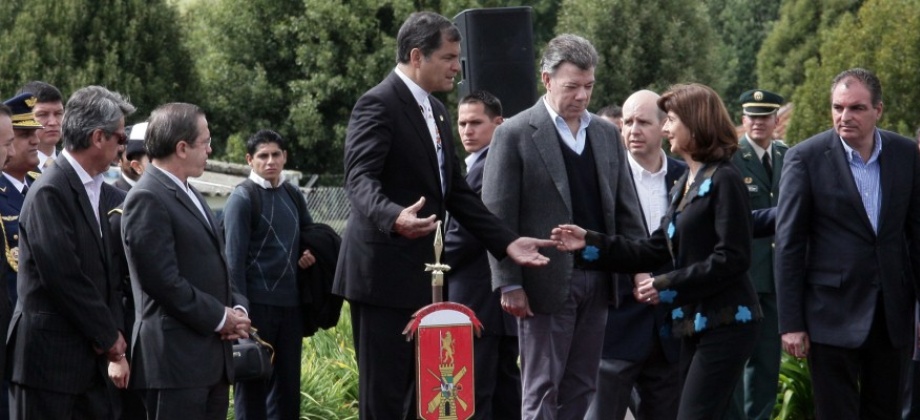 Bogotá (nov. 25/13). El Presidente ecuatoriano Rafael Correa ya se encuentra en Ipiales, donde liderará, en compañía del Presidente Juan Manuel Santos, el segundo Gabinete Binacional Colombia-Ecuador.