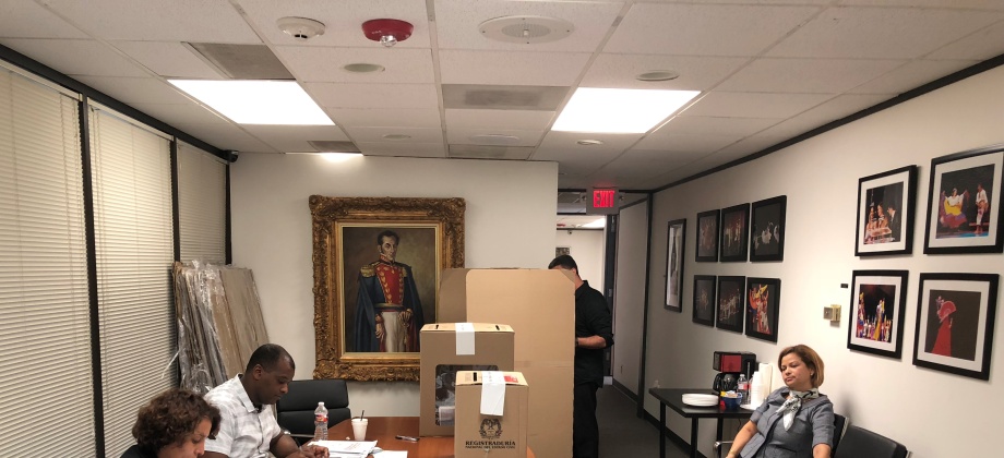 El Consulado de Colombia en Houston adelanta la jornada de elecciones en el exterior para Congreso de la República