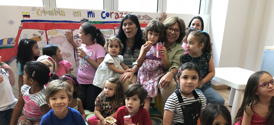 Consulado en Barcelona inauguró un espacio infantil en la sede con el taller 'Colombia, en mi corazón' 