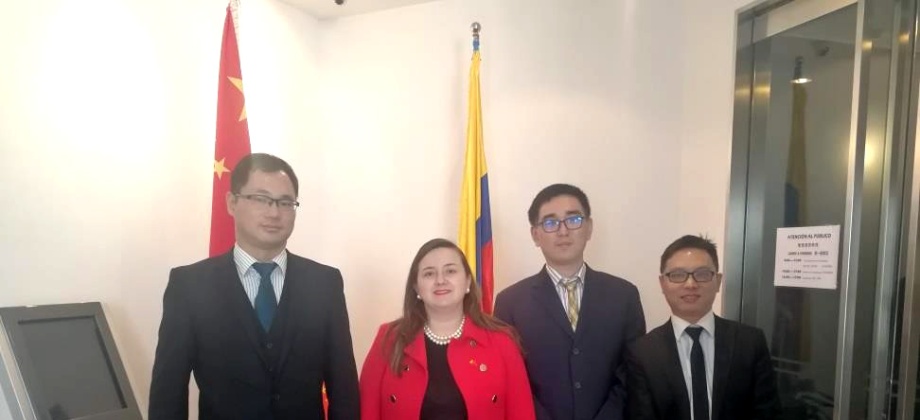 La Cónsul de Colombia en Shanghái se reunió con la Asociación de Joyeros de China