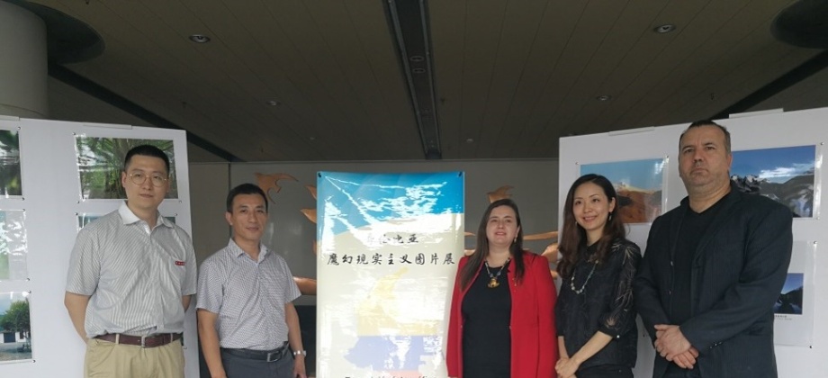 La Cónsul en Shanghái inauguró la exhibición fotográfica: Colombia Realismo Mágico