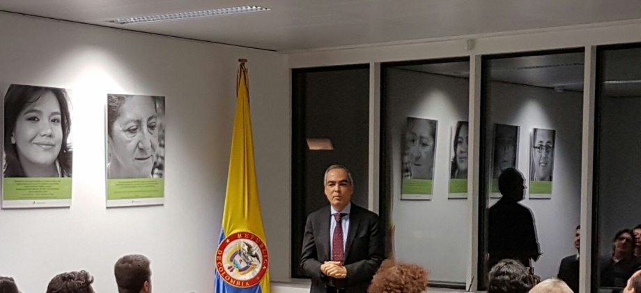 inauguración de la exposición fotográfica "Los Rostros del Perdón" 