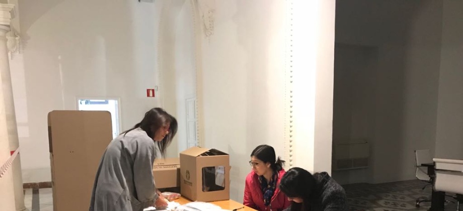 El Consulado de Colombia en Sevilla dio apertura oficial a las elecciones en el exterior para Congreso de la República