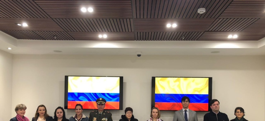 Inició la jornada electoral presidencial 2018 para la segunda vuelta en el Consulado de Colombia en Lima