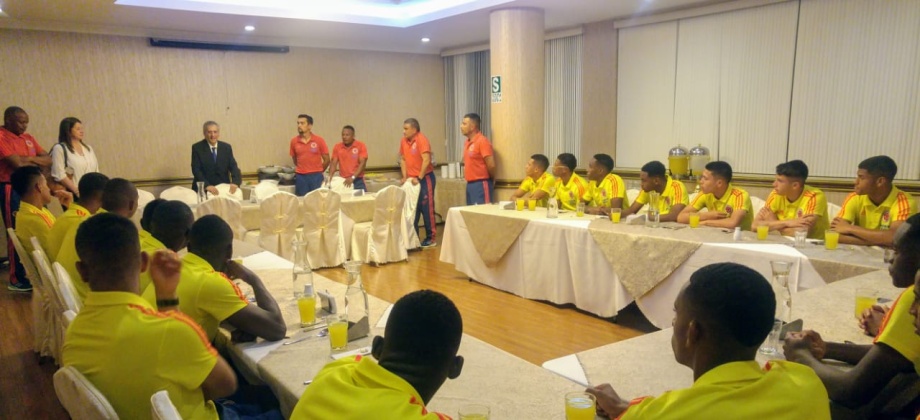 Consulado de Colombia en Lima saludó a los jóvenes de la selección Colombia