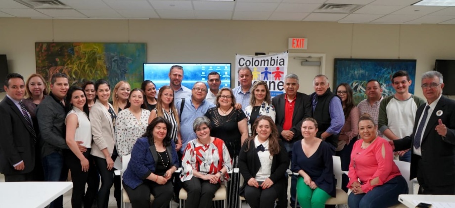 Durante el taller “haga crecer su negocio con Google” la Cónsul de Colombia en Newark invitó a los asistentes a utilizar las herramientas 