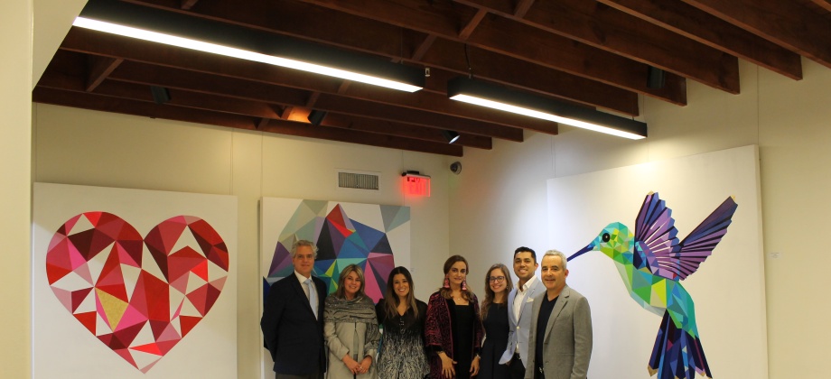 Con los expositores Santiago Medina y Cristina Rodríguez se inauguró "Noches de Galería" en la sede del Consulado de Colombia 