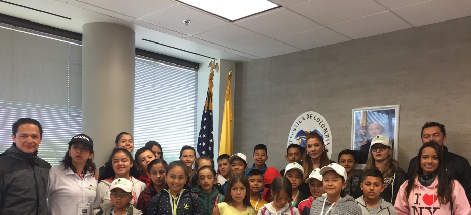 La Sexta Misión de la Fundación Gente del Futuro visitó el consulado de Colombia en Orlando, Florida