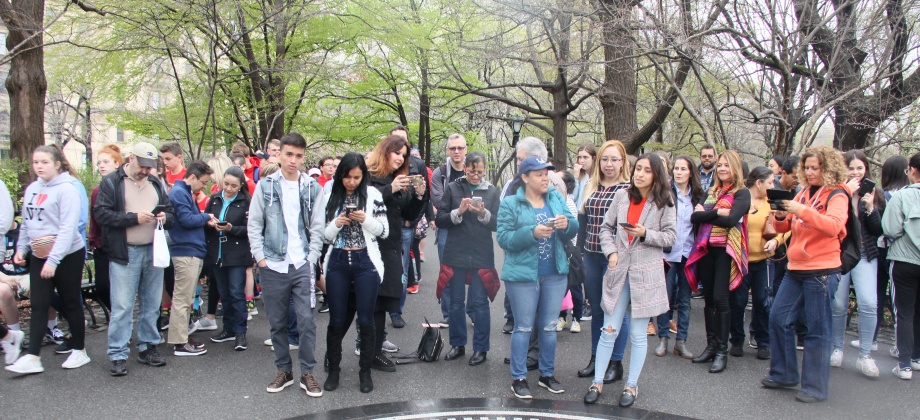 Víctimas del Conflicto en Nueva York recorrieron la memoria histórica de lugares emblemáticos de la ciudad como parte de las actividades organizadas por el Consulado para conmemorar el día de la Memoria y Solidaridad  