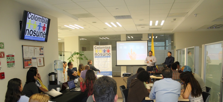 Emprendedores colombianos en Guadalajara aprenden a vender eninternet