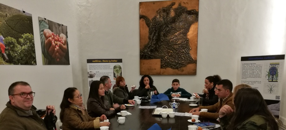 El Consulado de Colombia en Sevilla realizó la actividad “Tomémonos un tinto”, una excusa para conversar 