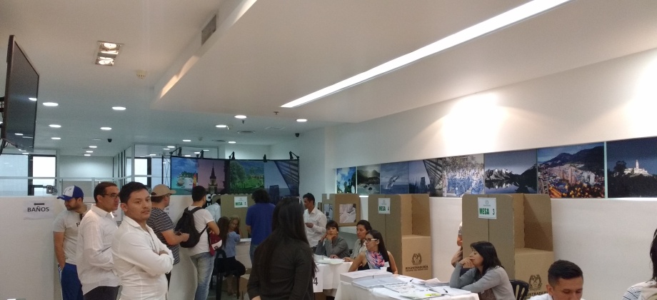 Elecciones para Congreso y consultas interpartidistas culminan en Buenos Aires con normalidad