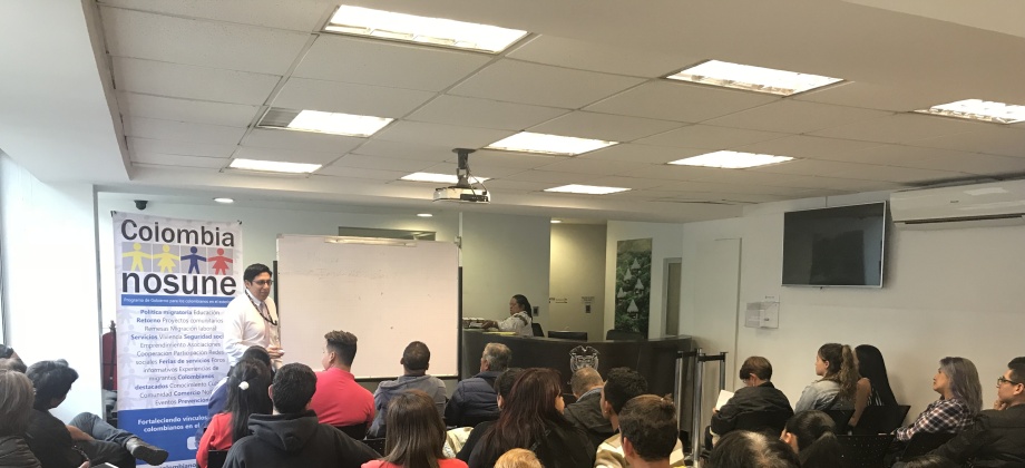 El Consulado de Colombia en Quito organizó la conferencia sobre regularización migratoria en Ecuador
