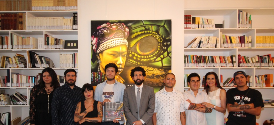 En las instalaciones del Consulado de Colombia en Paris, se inauguró la exposición “Identidad y arte urbano”, que reúne los trabajos de 10 de los más destacados artistas colombianos de arte urbano en la actualidad, invitados a la primera edición del Festival Latino Graff 2016, que tuvo lugar del 4 al 25 de junio en la ciudad de Toulouse Francia