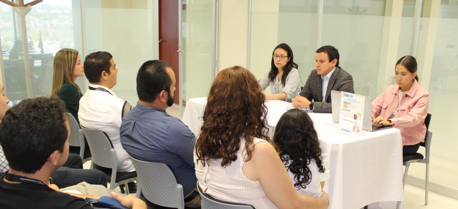 Cancillería realizó jornada de atención y encuentro consular comunitario con colombianos en Guadalajara