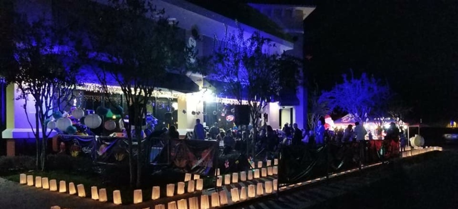 Niños y adultos disfrutaron de la Noche de Velitas celebrada por el Consulado de Colombia