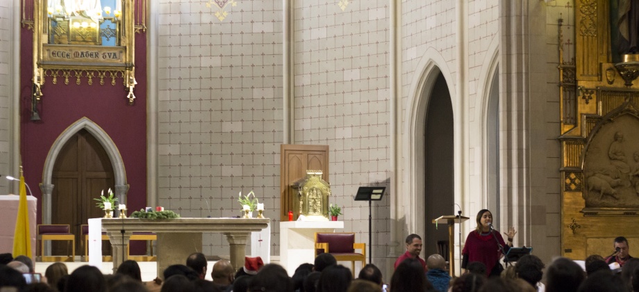 El Consulado de Colombia en Barcelona celebró la tradicional Novena de Aguinaldos con canciones navideñas 