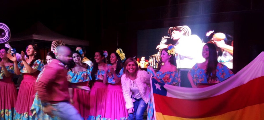 Los colombianos residentes en Santiago de Chile vivieron la conmemoración de los 206 años de nuestra independencia este 23 de julio, con la realización de la segunda versión de la actividad “Colombia Invita a Santiago” a cargo del Consulado General de Colombia en Santiago de Chile, evento que contó con el apoyo del colectivo Kolombia Kultura Itinerante y la Ilustre Municipalidad de Providencia