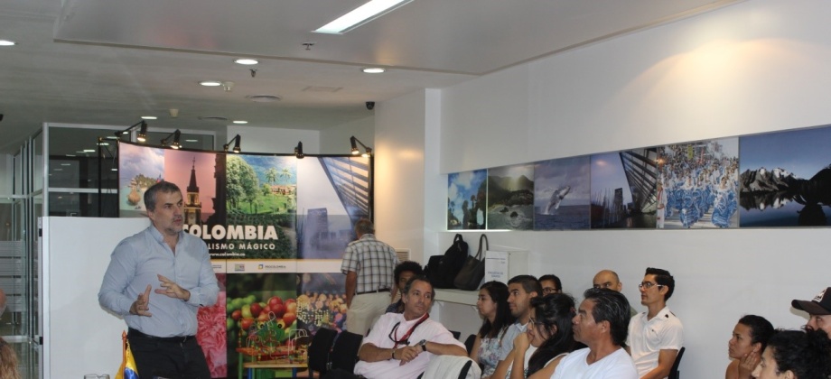 En el Consulado de Colombia en Buenos Aires se dictó una charla sobre el mundo del deporte con el objetivo de afianzar las relaciones con la comunidad 
