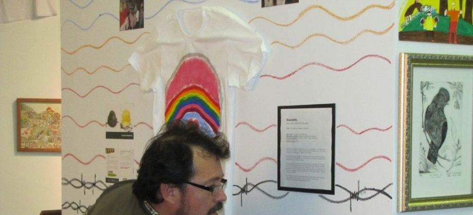 Colombiano destacado: Javier Escamilla con “El arte para construir democracia”