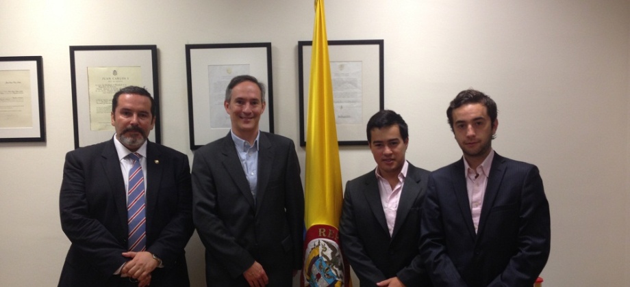Ganadores de la Feria del Espíritu Emprendedor promovida por el Cesa, Colegio de Estudios Superiores de Administración, visitan la sede del Consulado de Colombia en Barcelona en su paso por la ciudad.