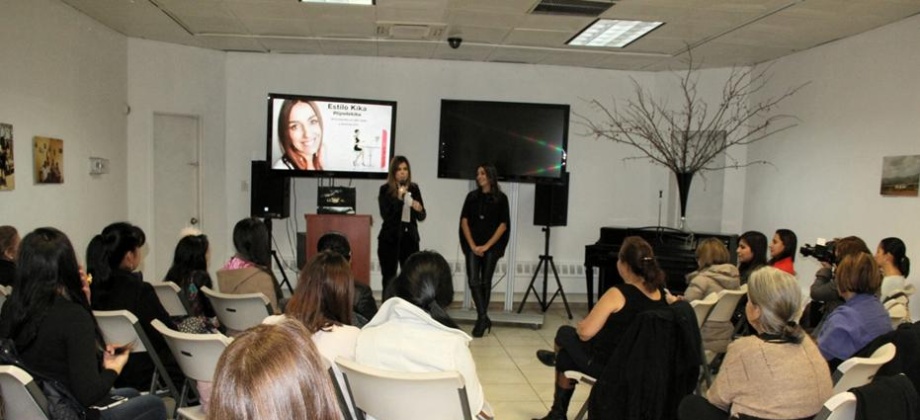 En el Consulado de Colombia en Nueva York, la ex editora de People en español,  Kika Rocha ofreció una animada charla sobre la moda