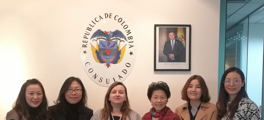 La Cónsul de Colombia en Shanghái se reunió con la subdirectora en jefe de Xinmin Evening
