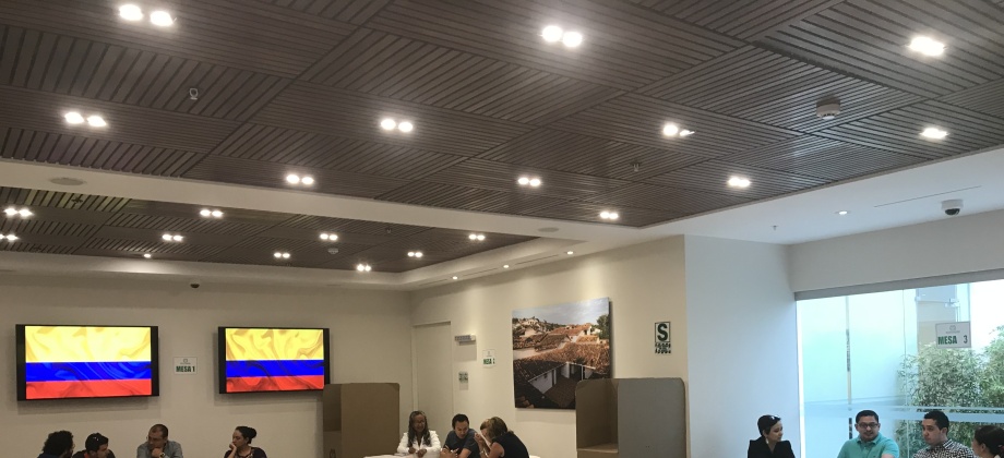 Consulado de Colombia en Lima inició jornada final del proceso electoral en el exterior para Congreso y consultas interpartidistas 2018