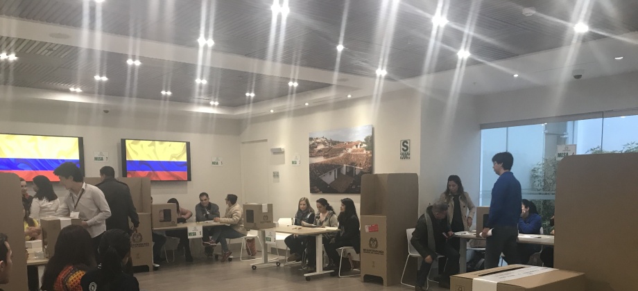 Hoy domingo 17 de junio culmina la  jornada electoral presidencial de segunda vuelta en el Consulado de Colombia en Lima