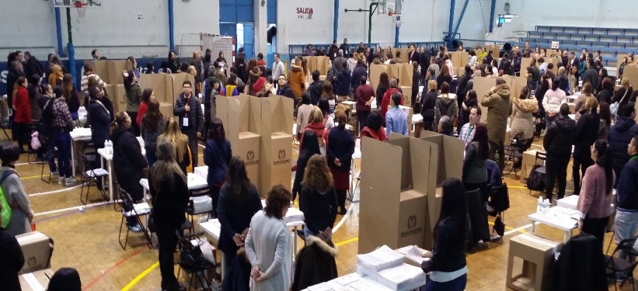 Consulado de Colombia en Madrid inició la jornada final del proceso electoral en exterior para Congreso y consultas interpartidistas 2018