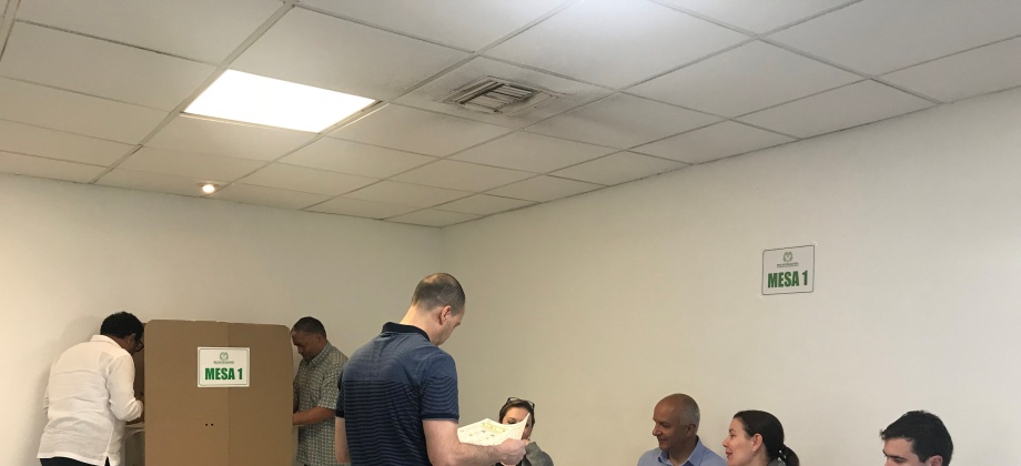 Consulado Honorario de Colombia en Monterrey inició la jornada final del proceso electoral en el exterior para Congreso y consultas interpartidistas 2018