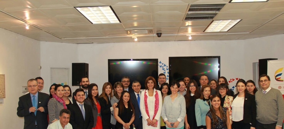 La Canciller María Ángela Holguín visitó el Consulado de Colombia en Nueva York