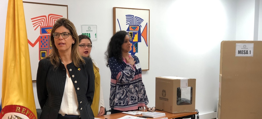 Colombianos en Nueva York y Connecticut ya pueden votar para elegir su candidato presidencial en segunda vuelta. Acérquese al Consulado a sufragar