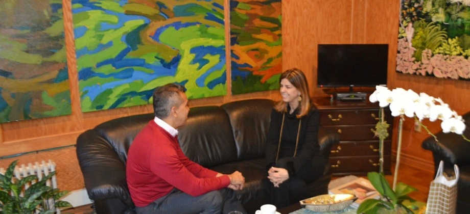 Consulado en Nueva York prepara junto con el coreógrafo colombiano Sergio Trujillo actividades para acercar a los jóvenes al teatro