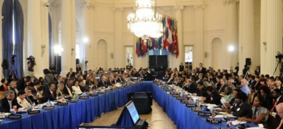 “Por una política integral frente al problema mundial de las drogas en las Américas”, es el tema del 43 Período Ordinario de Sesiones de la Asamblea General de la OEA a la que asistirá la Canciller María Ángela Holguín como jefe de delegación. Foto: Cancillería