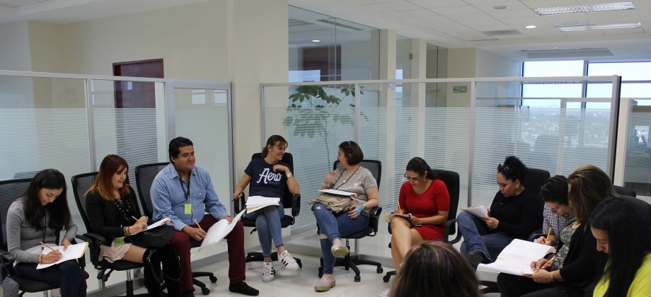 El Consulado de Colombia en Guadalajara realizó la primera jornada de la ‘Escuela para padres de familia’