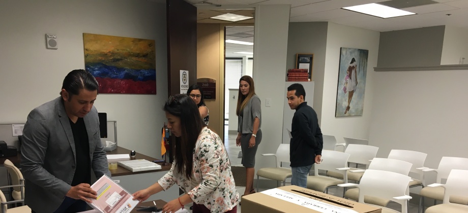 Consulado de Colombia en Orlando inició la jornada final del proceso electoral en el exterior para Congreso y consultas interpartidistas 2018