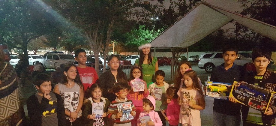 El Consulado de Colombia en Orlando celebró la noche de velitas en familia
