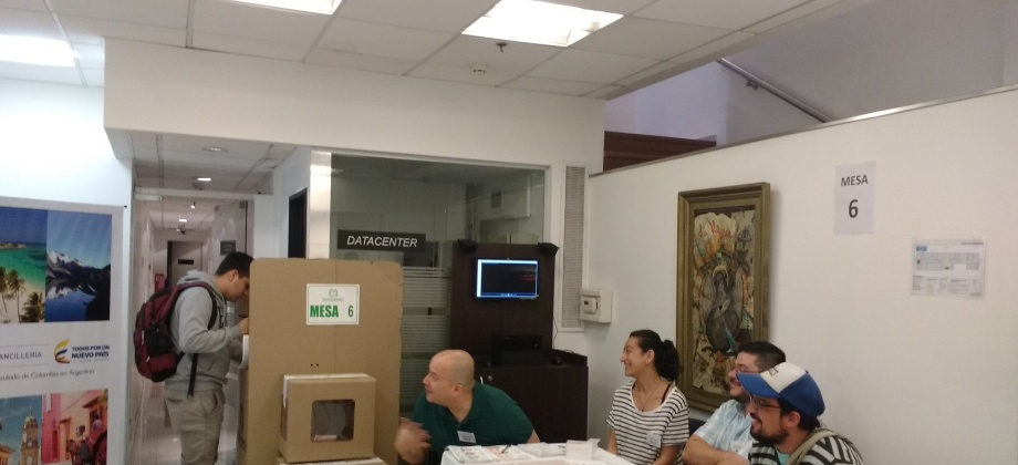 Consulado de Colombia en Buenos Aires, Argentina inició la jornada final del proceso electoral en el exterior para Congreso y consultas interpartidistas 2018