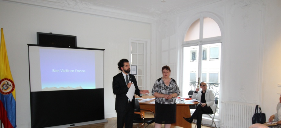 El 16 de junio en la Sede del Consulado tuvo lugar la conferencia “Como preparar y vivir con la pensión Francesa”