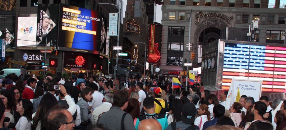 Colombianos en Nueva York se reunieron con motivo de la firma del Acuerdo de paz en Times Square