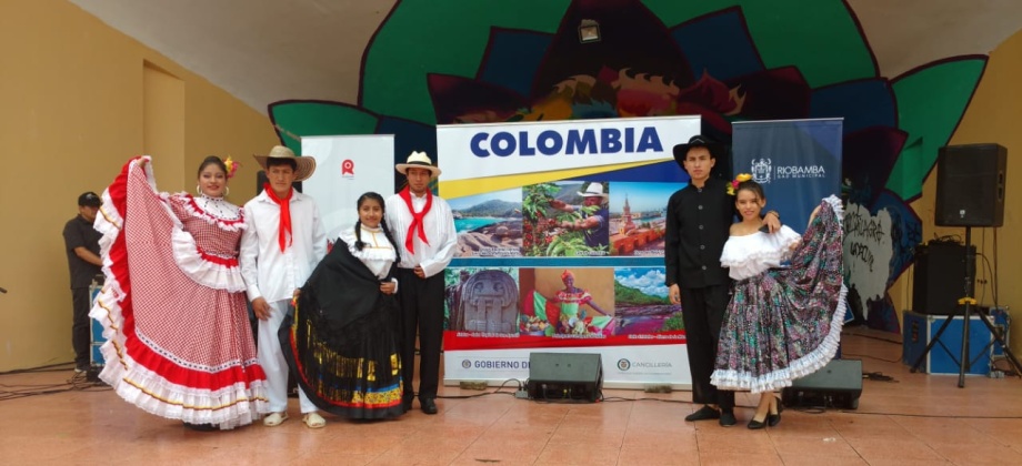  Un día de Colombia en Riobamba con la participación del Consulado 