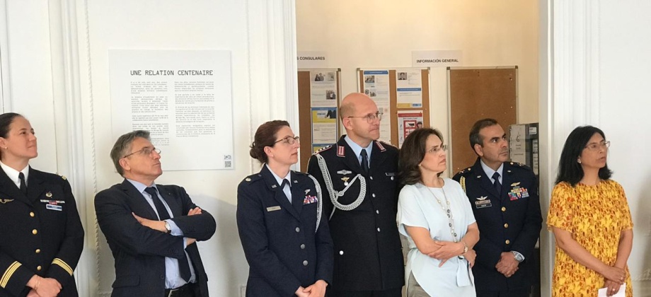 Embajadora Viviane Morales dio apertura a exposición sobre centenario de la Fuerza Aérea Colombiana (FAC) en el Consulado en París