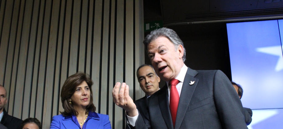Para todos los colombianos es una felicidad poder viajar a países europeos sin visa, afirmó la Canciller Holguín